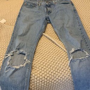 Mens Levi’s 512 slim taper jean size 32x32 stone wash with distressed knees